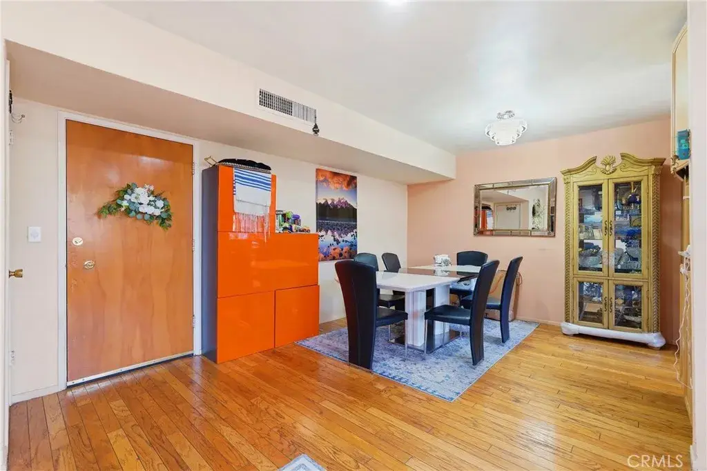 5429 Newcastle #303, Encino, CA 91316 - #1