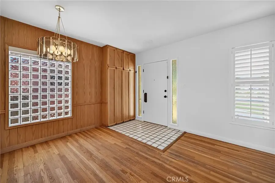 17640 Kittridge Street, Lake Balboa, CA 91406 - #3