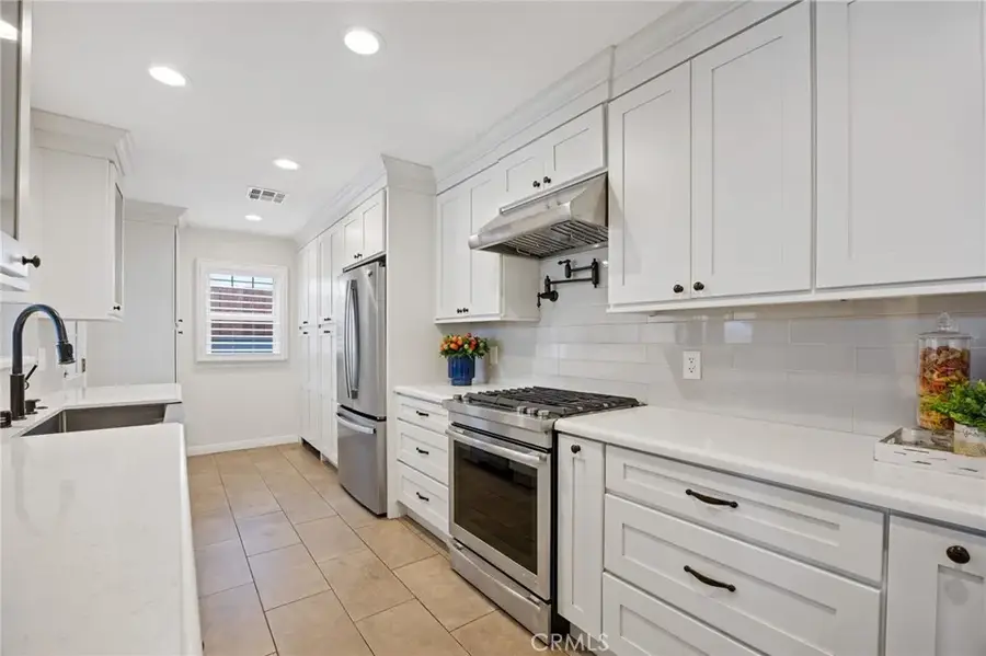 6459 Aldea Avenue, Lake Balboa, CA 91406 - #3