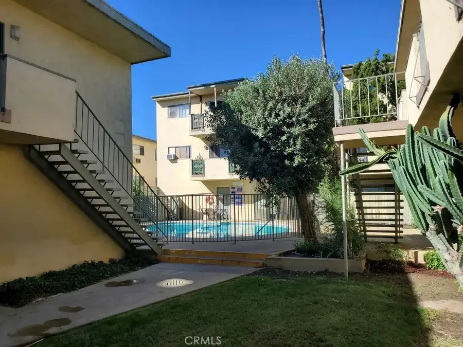 6835 De Soto, Canoga Park, CA 91303 - #3
