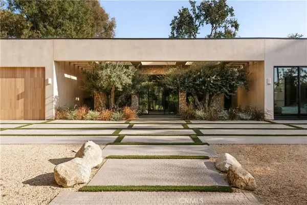 23340 Collins Street, Woodland Hills, CA 91367