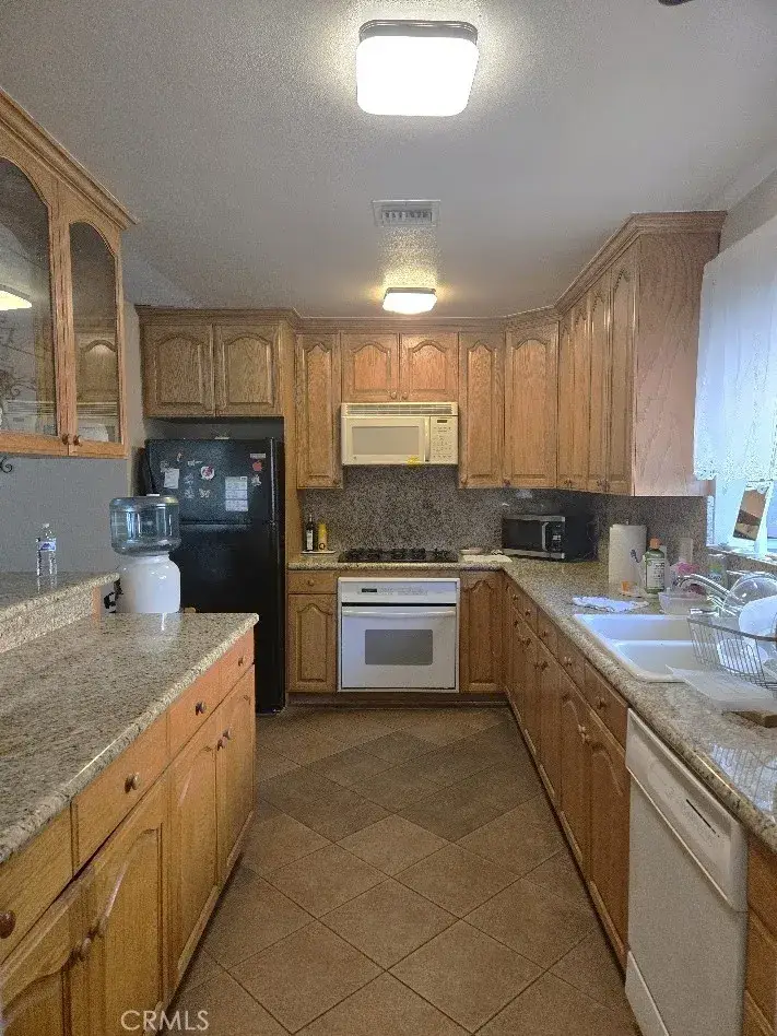 9370 Dorrington, Arleta, CA 91331 - Image #3