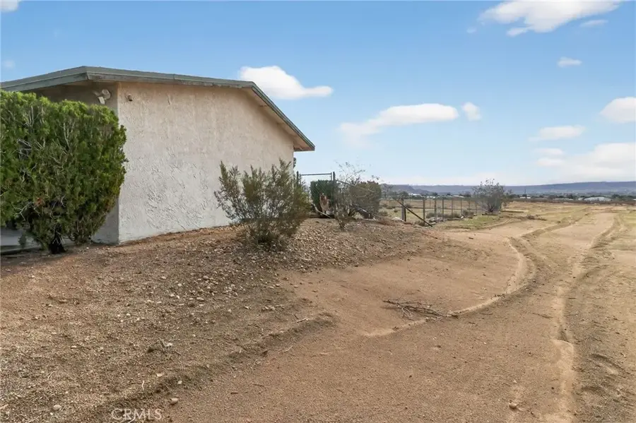 22575 Papago Road, Apple Valley, CA 92307 - Image #3