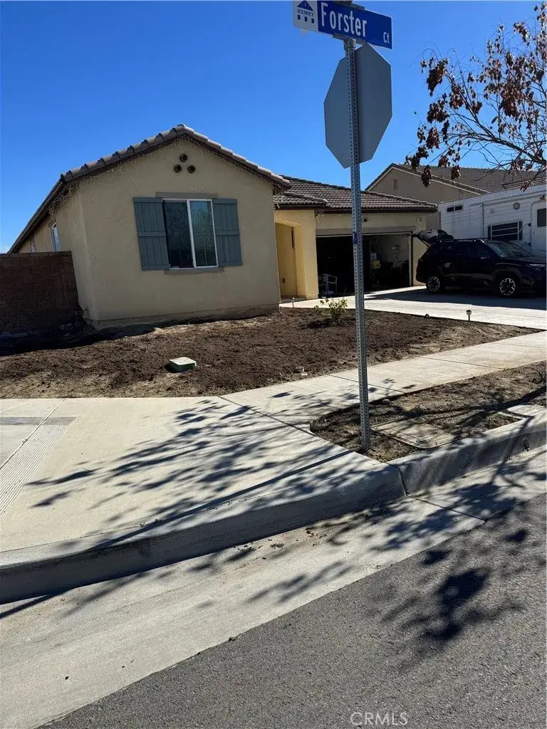 996 Forster, Hemet, CA 92543 - Image #2