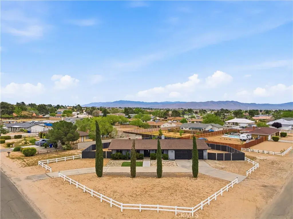 19125 Shoshonee Road, Apple Valley, CA 92307 - #1