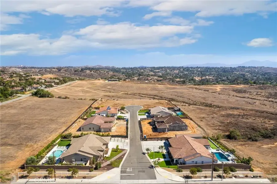 7948 Featherstone Ct, Riverside, CA 92506 - #2