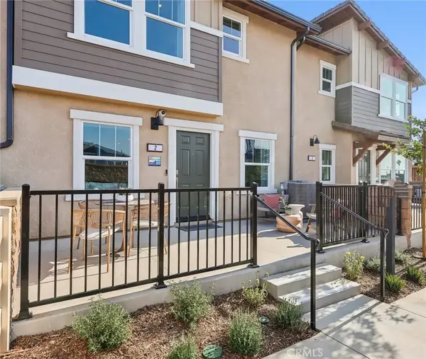 15587 April Dawn Way #3, Fontana, CA 92336