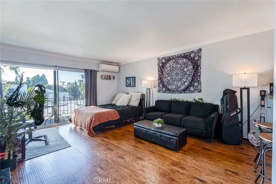 15344 Weddington, Sherman Oaks, CA 91411 - Image #2