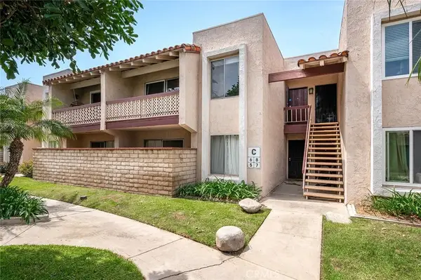 700 W La Veta #C6, Orange, CA 92868