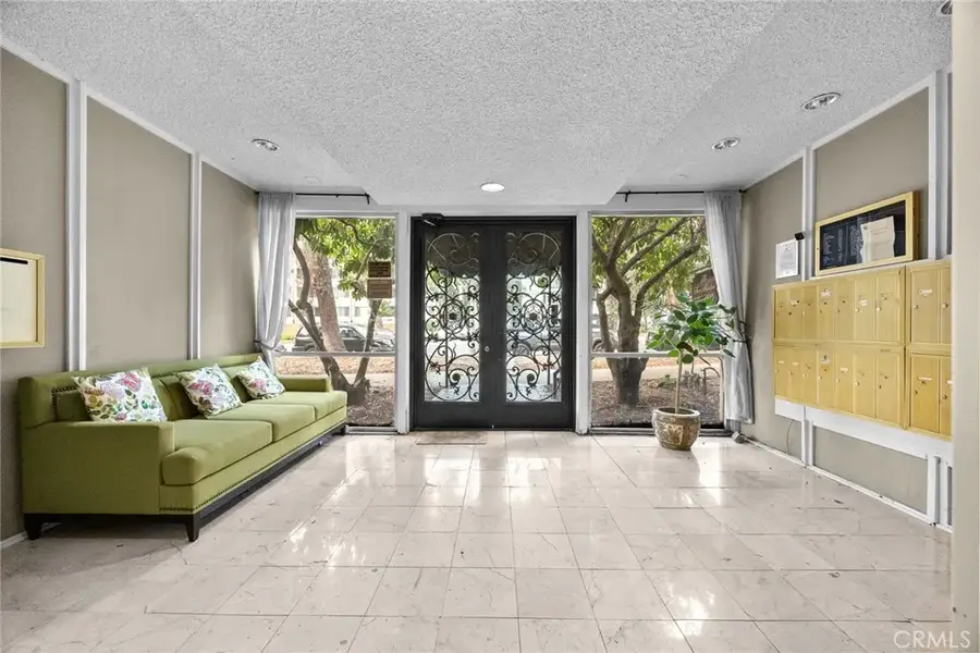 400 S La Fayette Park #213, Los Angeles, CA 90057 - #3