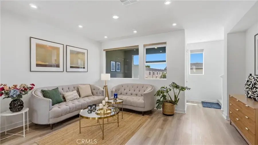 633 S Lyon St, Santa Ana, CA 92705 - #2