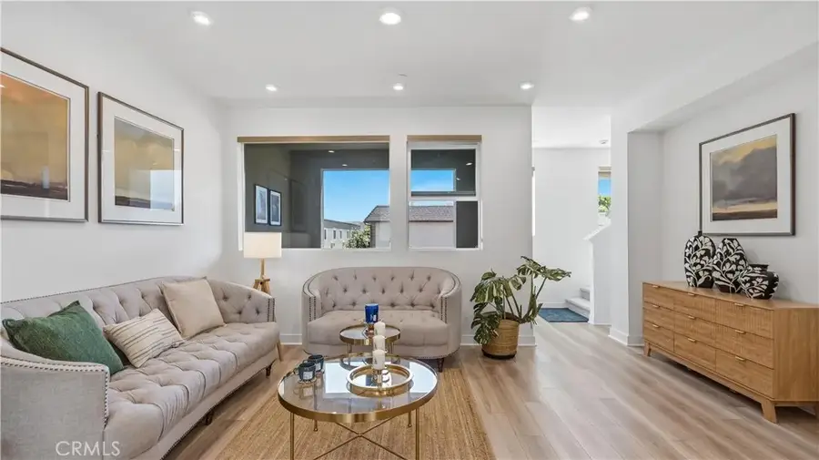 633 S Lyon St, Santa Ana, CA 92705 - #3