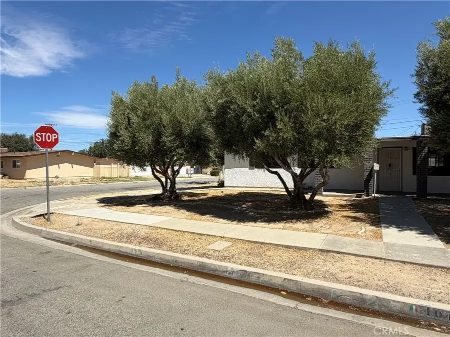 1047 W Avenue H6, Lancaster, CA 93534 - #3