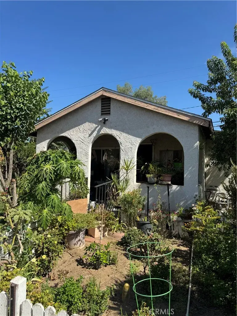174 E 11th, Perris, CA 92570 - #1
