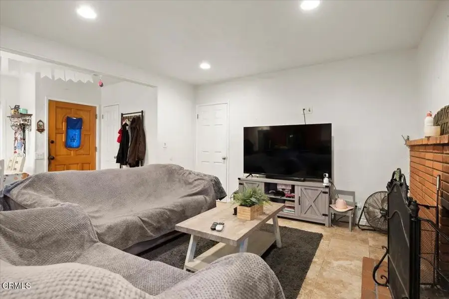 1307 Mariposa Drive, Santa Paula, CA 93060 - Image #3