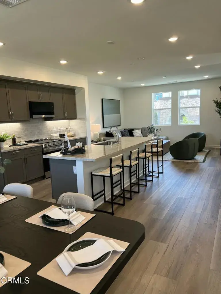 551 Via Vallarta, Camarillo, CA 93012 - #2