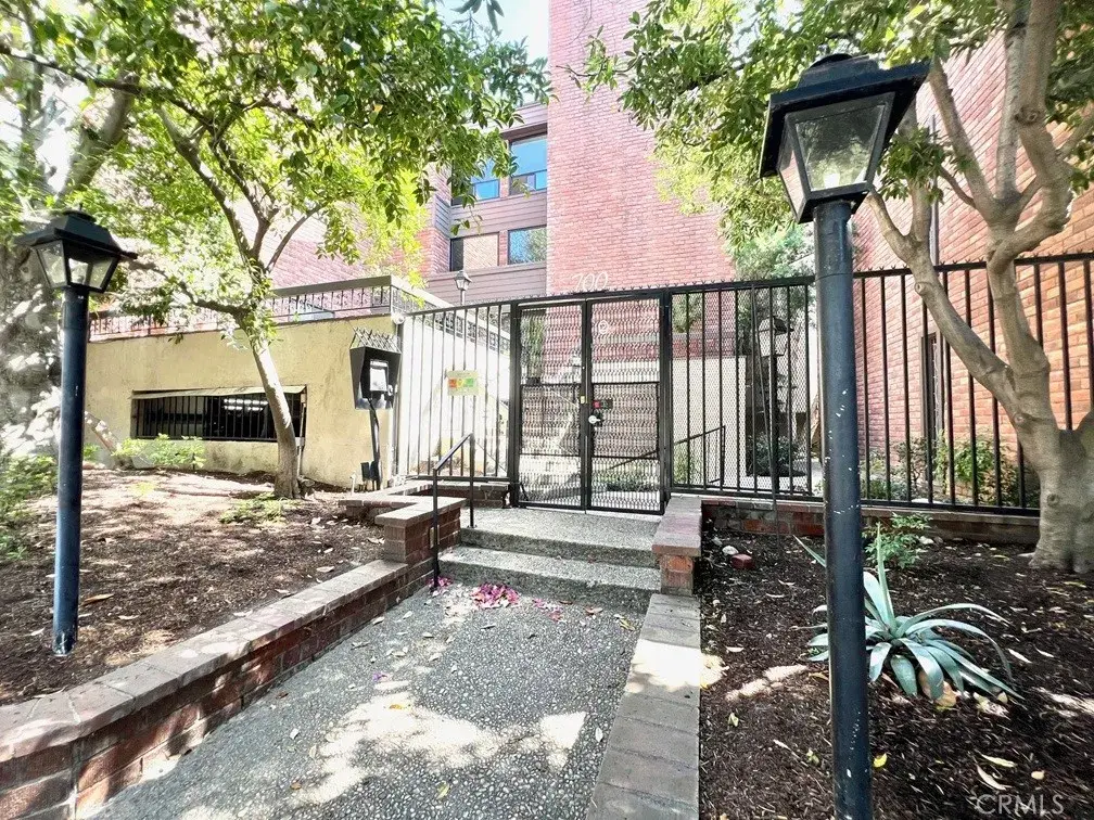 700 S Lake Avenue #111, Pasadena, CA 91106 - Image #1