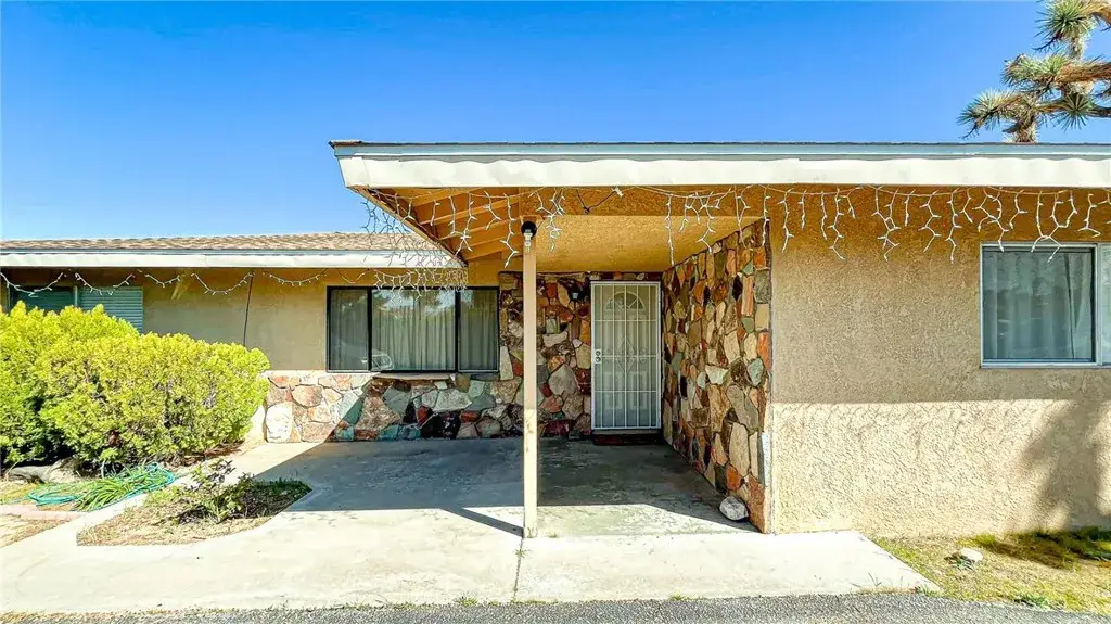 7411 Joshua Ln, Yucca Valley, CA 92284 - Image #1
