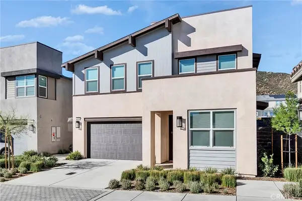 15946 Caterpillar, Fontana, CA 92336