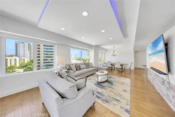 10520 Wilshire Blvd #902, Los Angeles, CA 90024