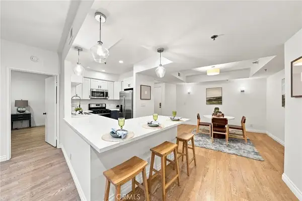 2222 N Beachwood Drive #105, Los Angeles, CA 90068