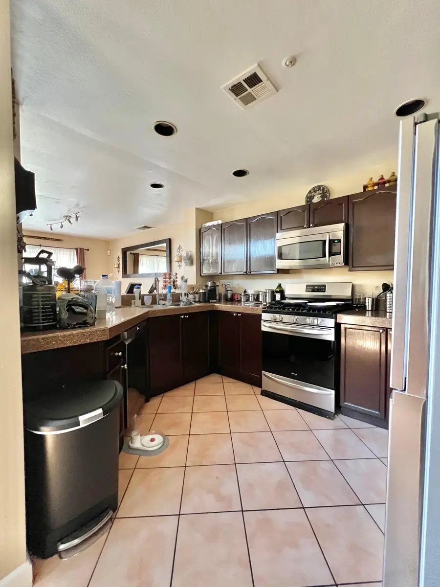 1245 Jamaica Lane, Oxnard, CA 93030 - Image #2