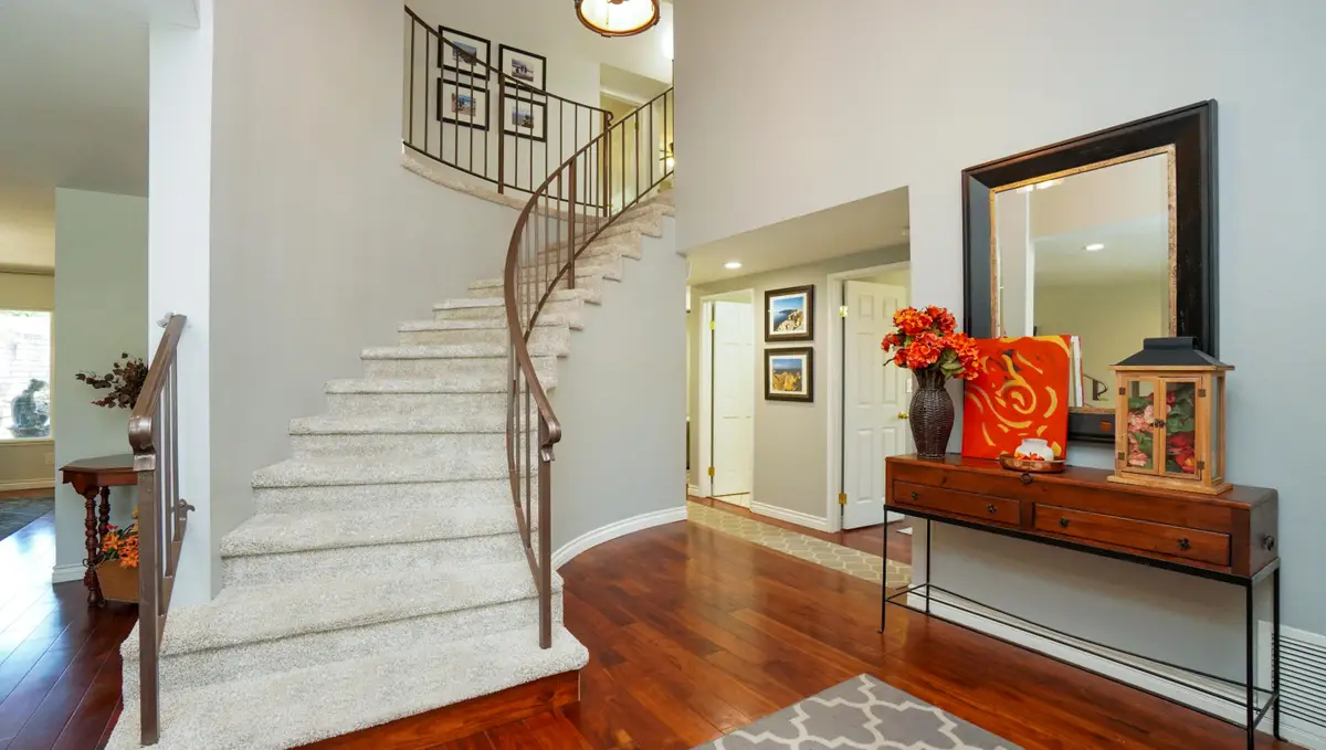 718 Pamela Wood Street, Thousand Oaks, CA 91320 - Image #1