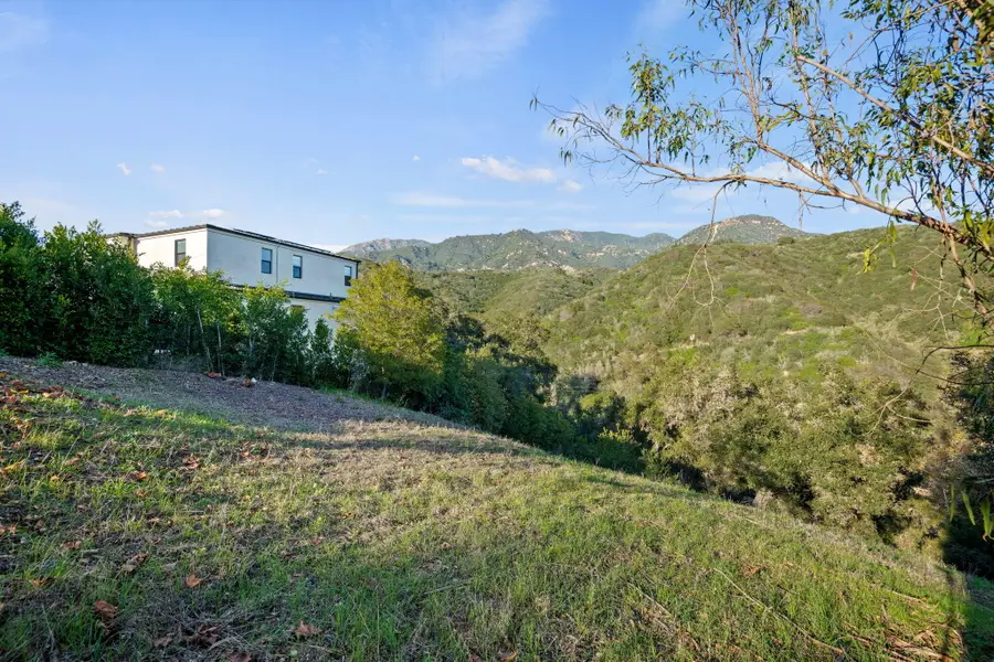 330 Sherman Road, Santa Barbara, CA 93103 - Image #2