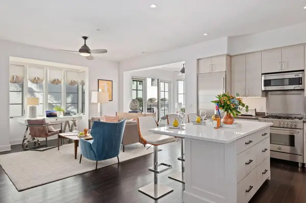 18 W Victoria Street #Apt 303, SANTA BARBARA, CA 93101