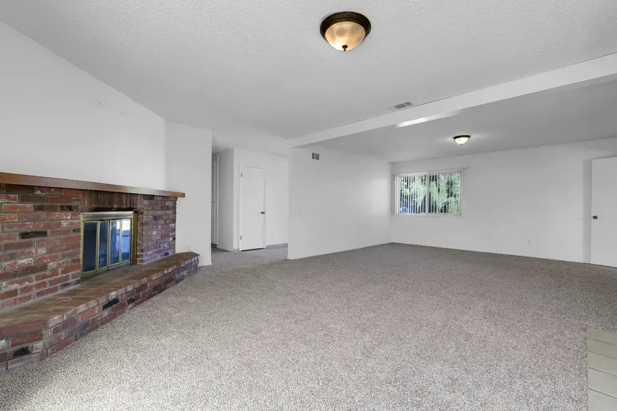 208 E Birch Avenue, Lompoc, CA 93436 - #3