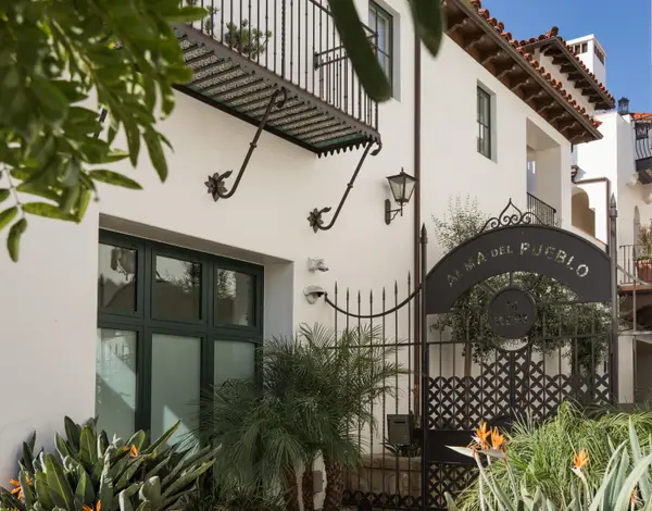 18 W Victoria Street #206, SANTA BARBARA, CA 93101