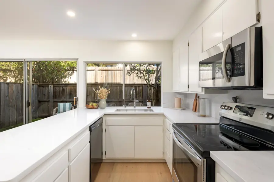 363 Cannon Green Drive #F, Goleta, CA 93117 - Image #3