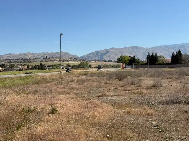 5901 Comanche Drive, Bakersfield, CA 93306 - #1