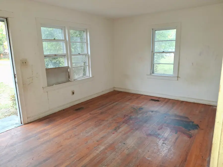 212 Bradham Avenue, Manning, SC 29102 - #3