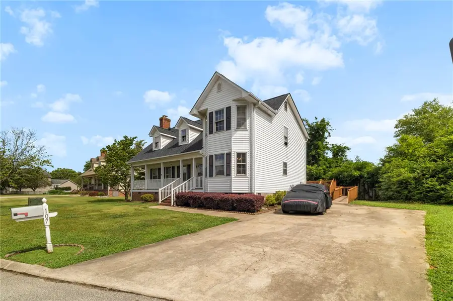 107 Barrington Court, Easley, SC 29642 - Image #2