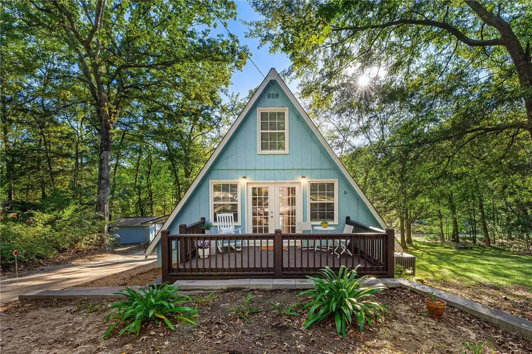 387 Chateau Drive, Lavonia, GA 30553 - Image #1