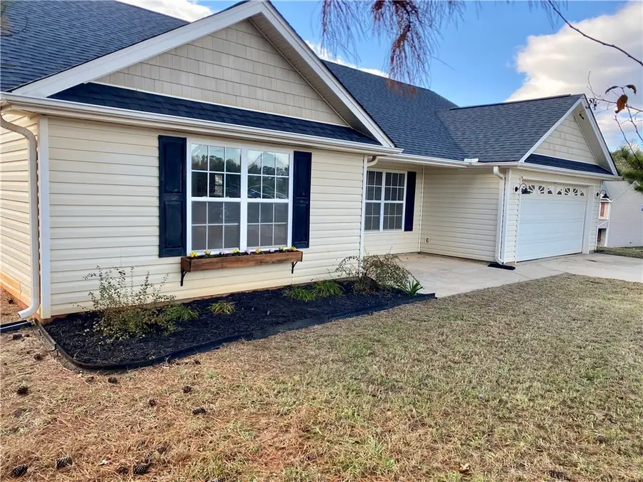 2 Sturbridge Court, Belton, SC 29627 - Image #2