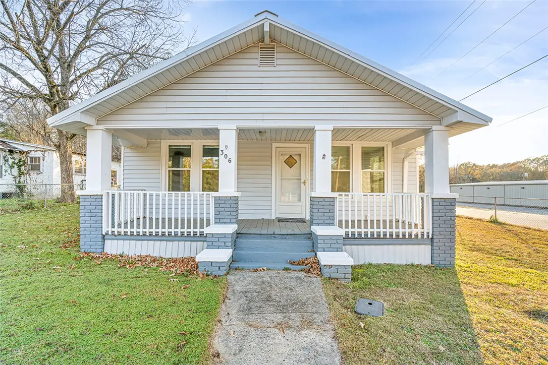306 E Savannah Street, Calhoun Falls, SC 29628 - Image #1