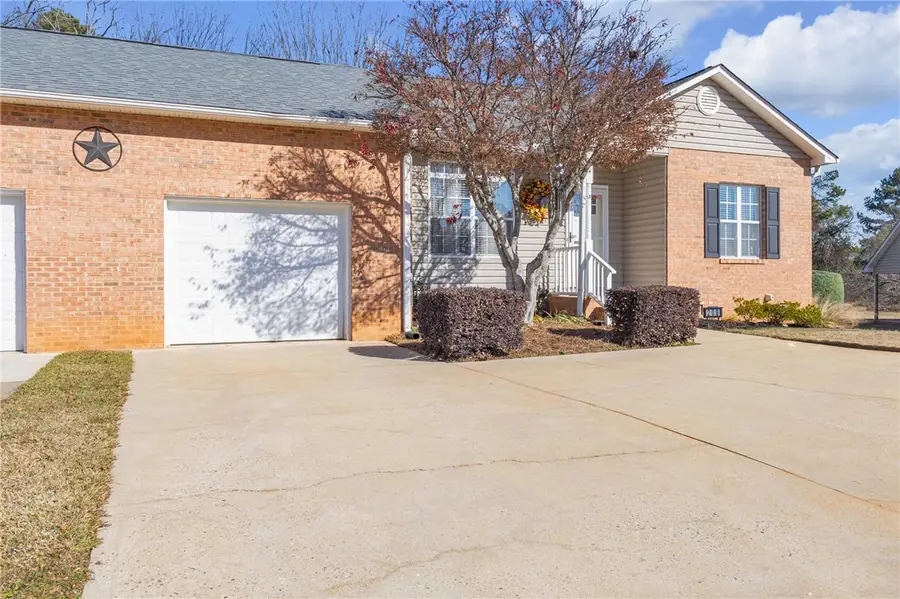 208 River Oaks Circle, Piedmont, SC 29673 - Image #2