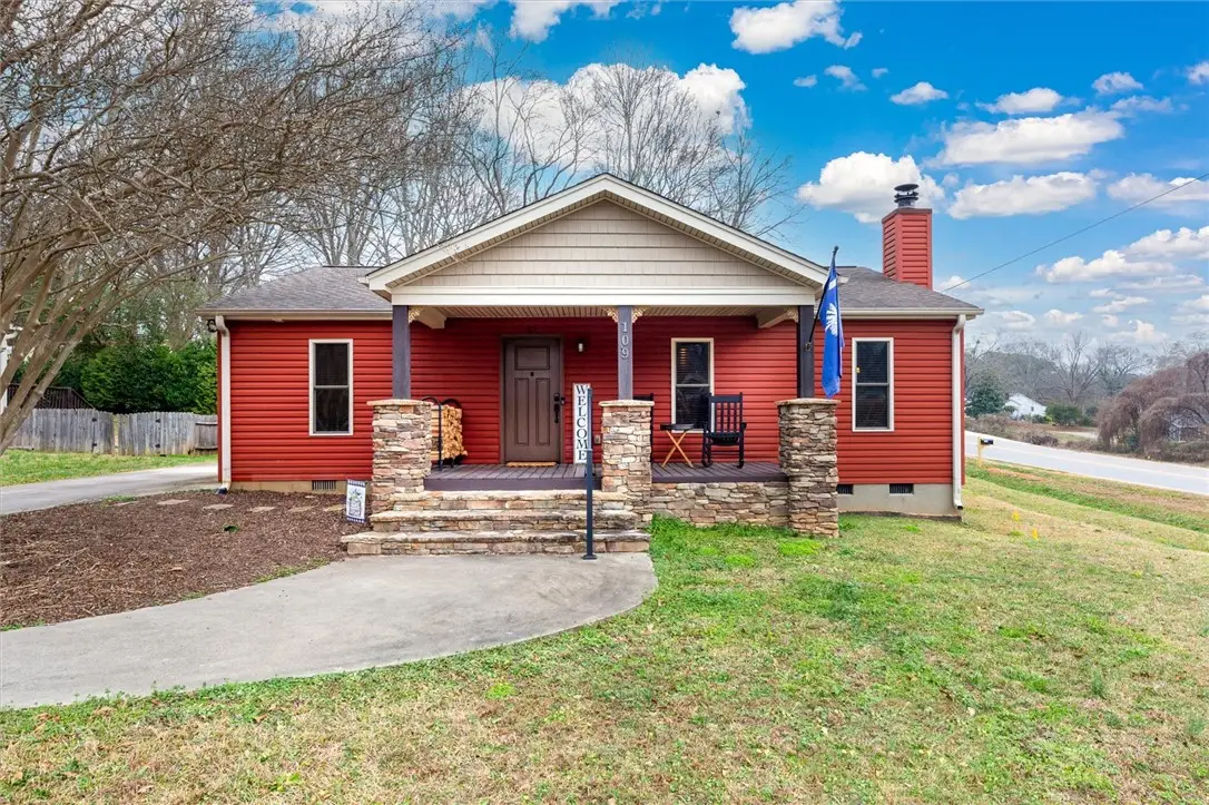 109 S Laurel Street, Walhalla, SC 29691 - #1
