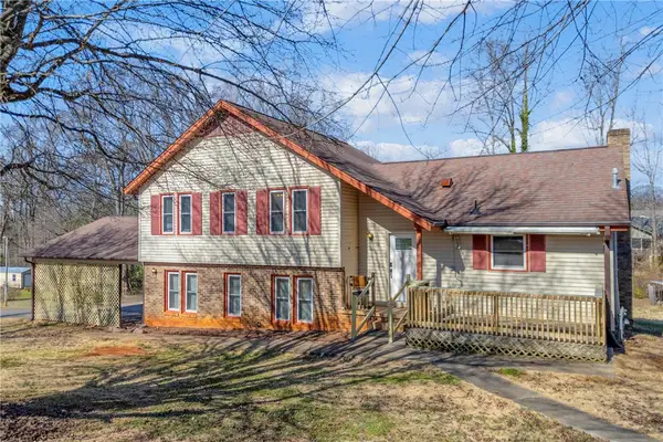 313 W Sunset Strip Dr Drive, Seneca, SC 29672