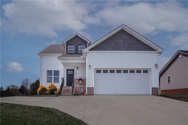 704 Rockcliff Street, Greenville, SC 29617