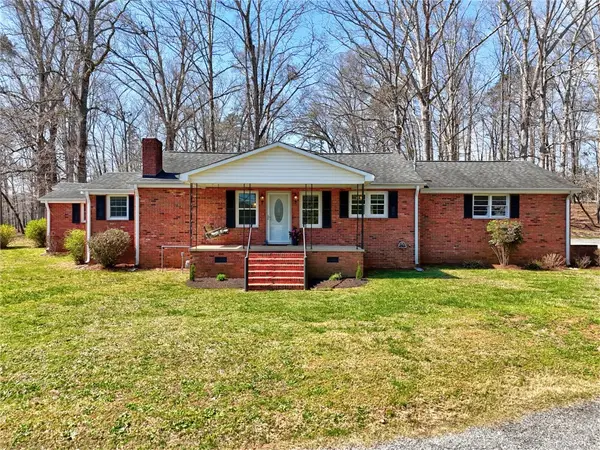 609 Robinson Bridge Road, Central, SC 29630