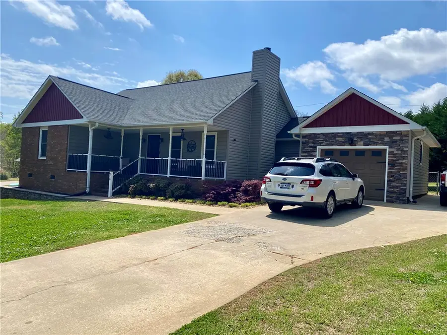 210 Twin Lakes Drive, Anderson, SC 29621 - #2