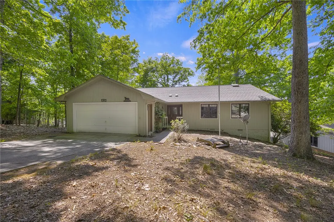 1312 S Arrowhead Drive, Westminster, SC 29693 - #1