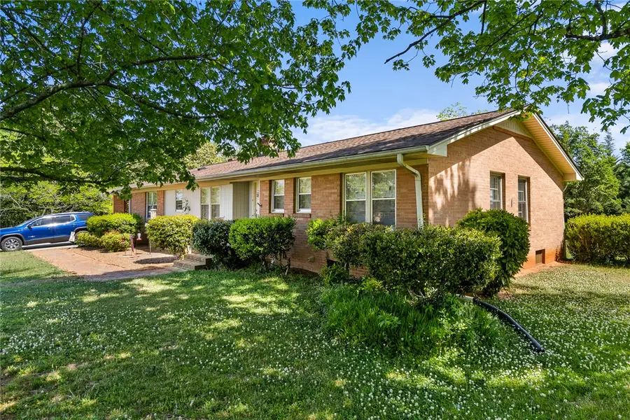 636 College Street, Central, SC 29630 - #2