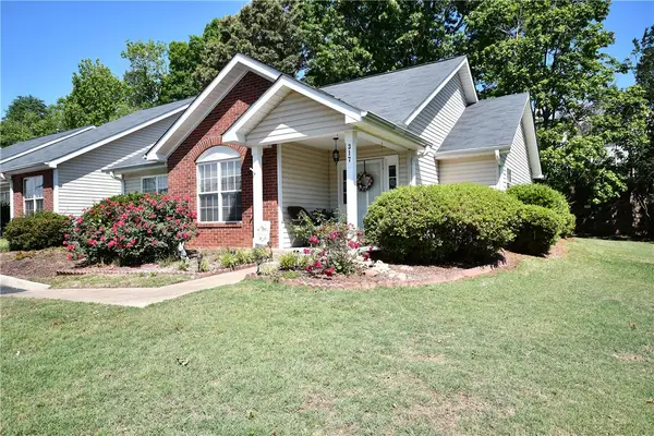 317 Woodruff Park Lane, Simpsonville, SC 29681