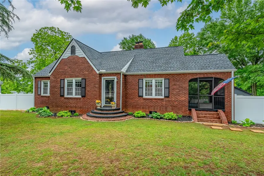 709 W Main Street, Pickens, SC 29671 - #2