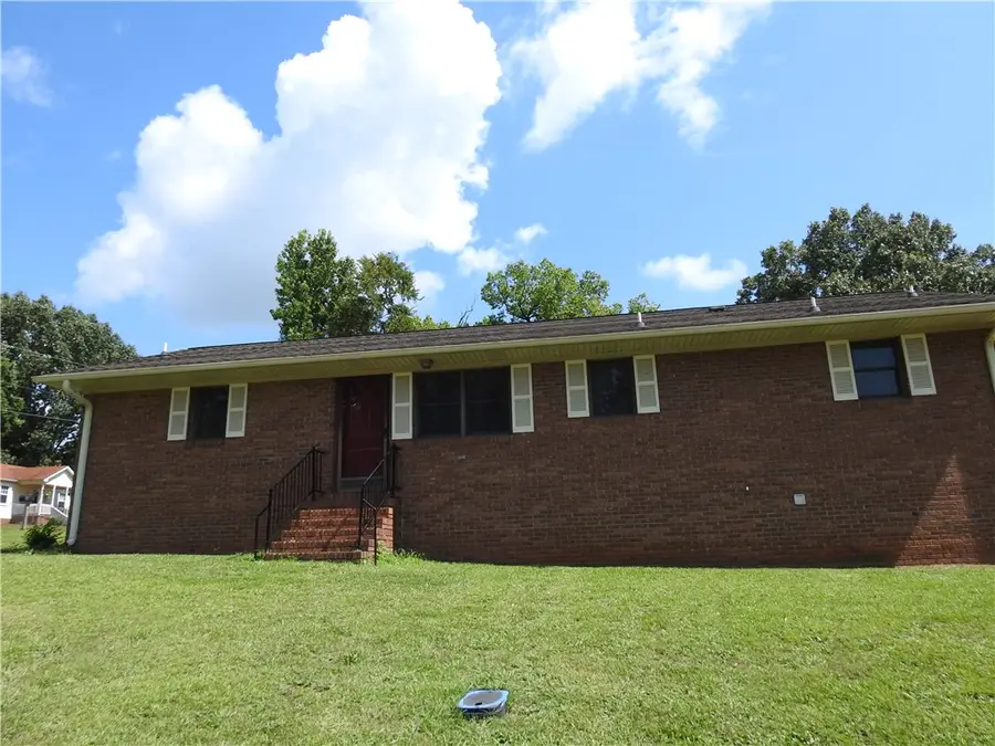 729 Darlington Street, Calhoun Falls, SC 29628 - #3