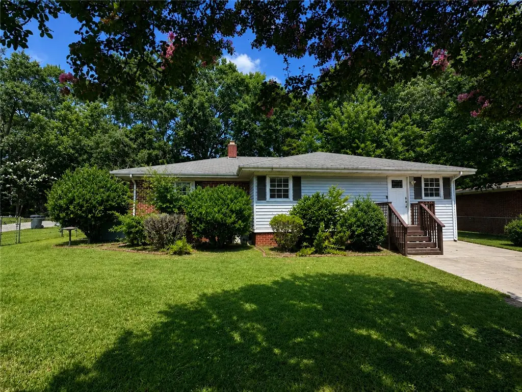 208 W North Avenue, Westminster, SC 29693 - #1